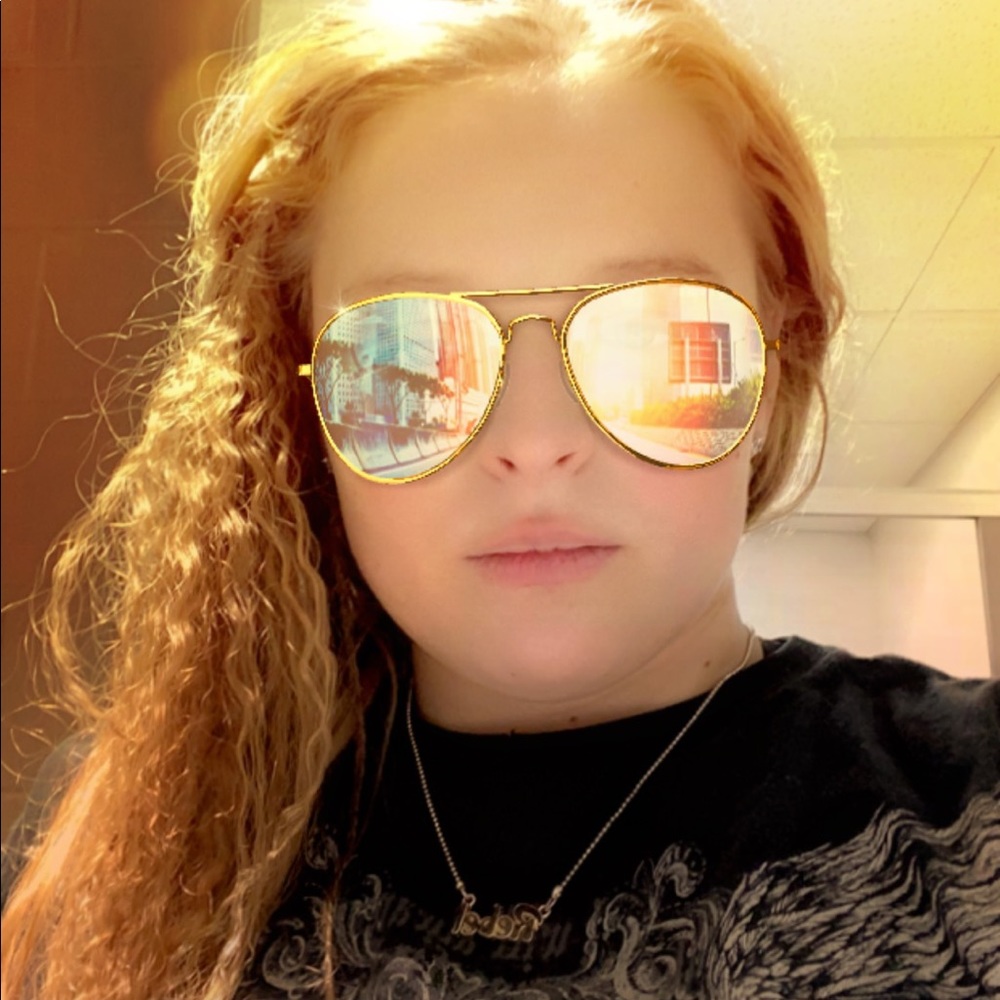 Meet your Posher, Mikennia